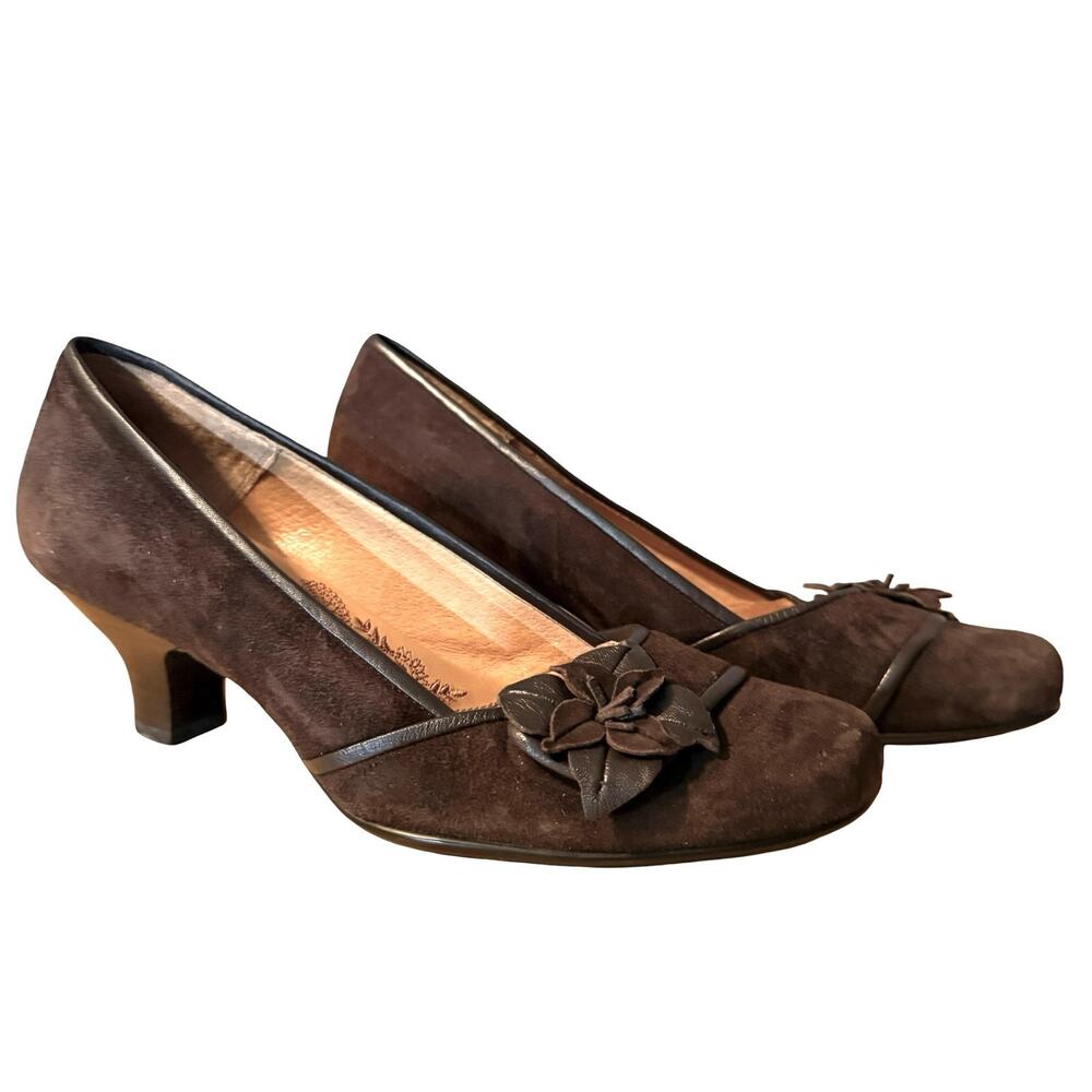 Sofft Fiorella Brown Suede Floral Rosette Pumps High Heels Shoes Leather sz 9 M